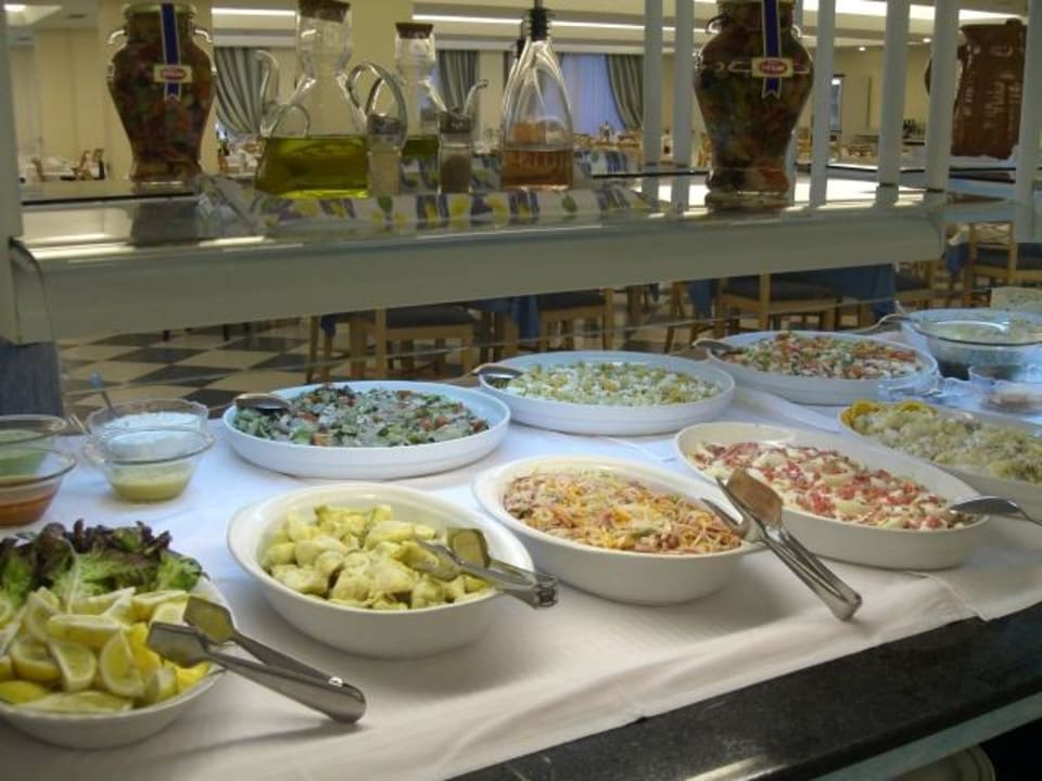Teil des Buffets Sabina Hotel & Suites