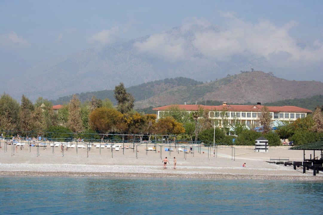 Blick vom Boot auf den Strand Le Jardin Resort