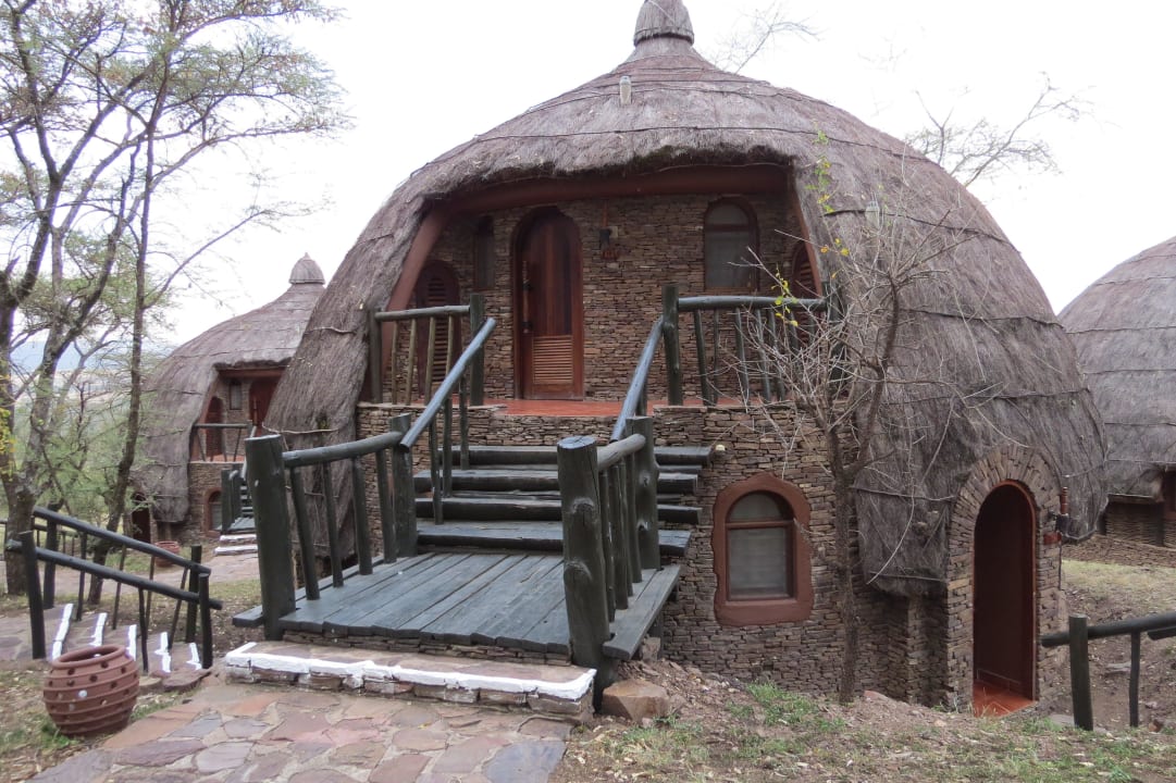 In jedem Bungalow gibt es 3 Zimmer Serengeti Serena Safari Lodge