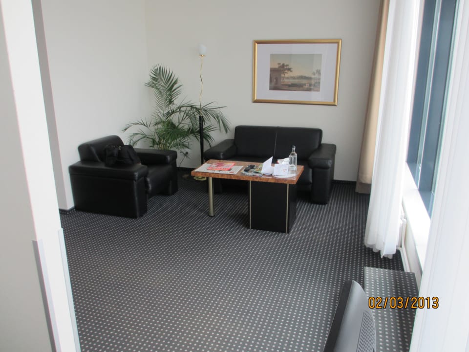 Gemütliche Ledersitzecke (mit kleinen Macken) Mercure Hotel Plaza Essen