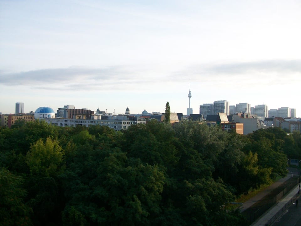 Ausblick zum Fernsehturm ibis budget Berlin City Potsdamer Platz