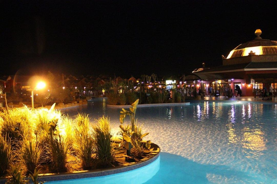 Pool bei Nacht Pickalbatros Jungle Aqua Park Resort - Neverland Hurghada