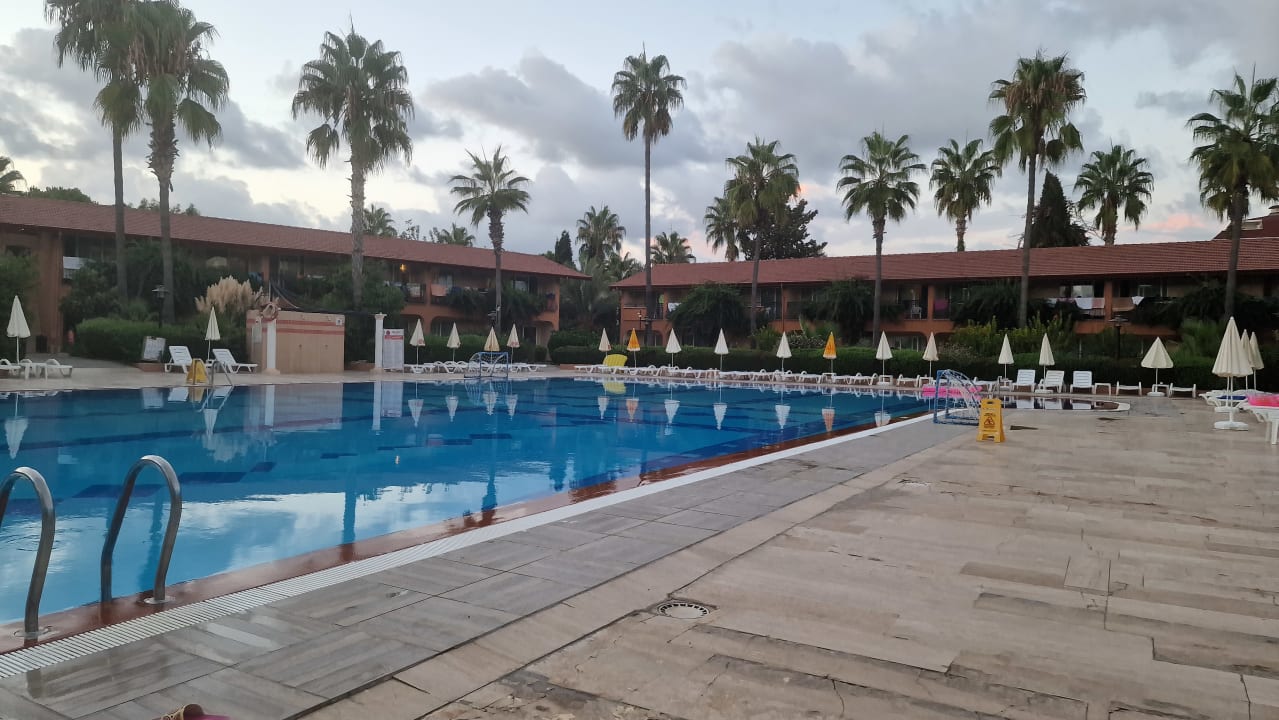 Pool Club Turtas Beach Hotel
