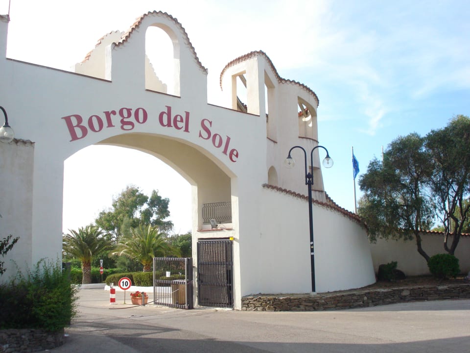 Brama, wjazd główny La Plage Hotel & Resort