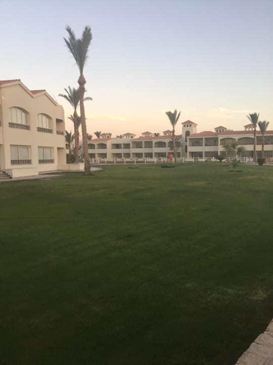 Hotelanlage vom Strand Pickalbatros Dana Beach Resort - Hurghada