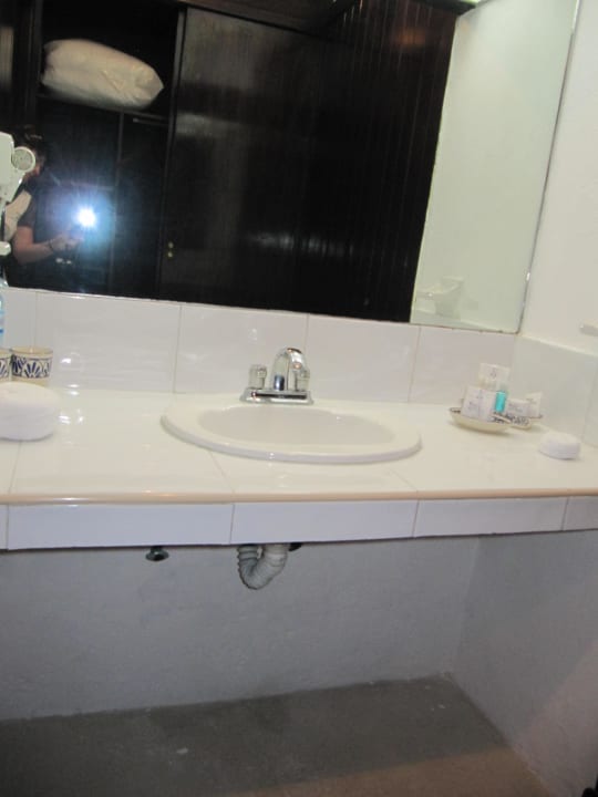 Waschtisch in einem extra Raum Hotel Tucan Siho Playa