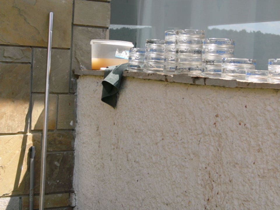 Wasser zum Reinigen der Essenstische Bella Vista Beach Club