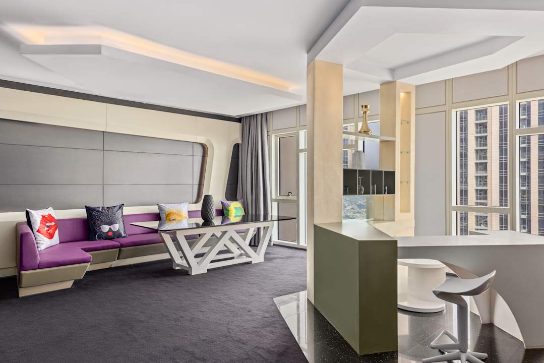 Zimmer V Hotel Dubai, Curio Collection by Hilton