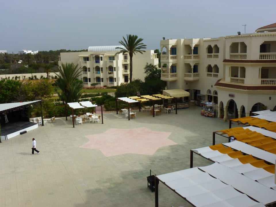 Innenhof Hotel Neptunia Skanes