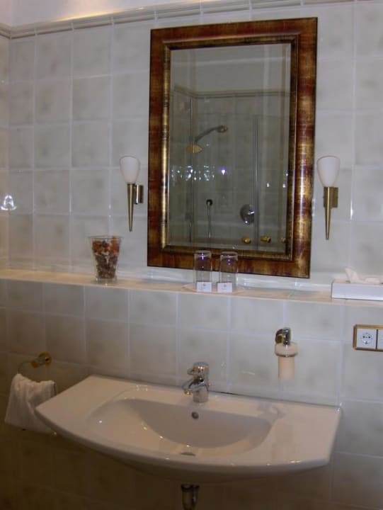 Badezimmer - Waschbecken Hotel Snorrenburg