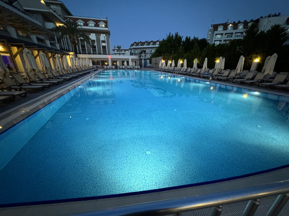 Pool Side Story Resort & Spa