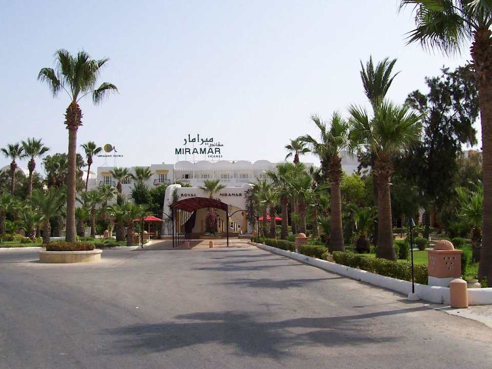 Blick auf den Hoteleingang Alassio Hotel and Thalasso