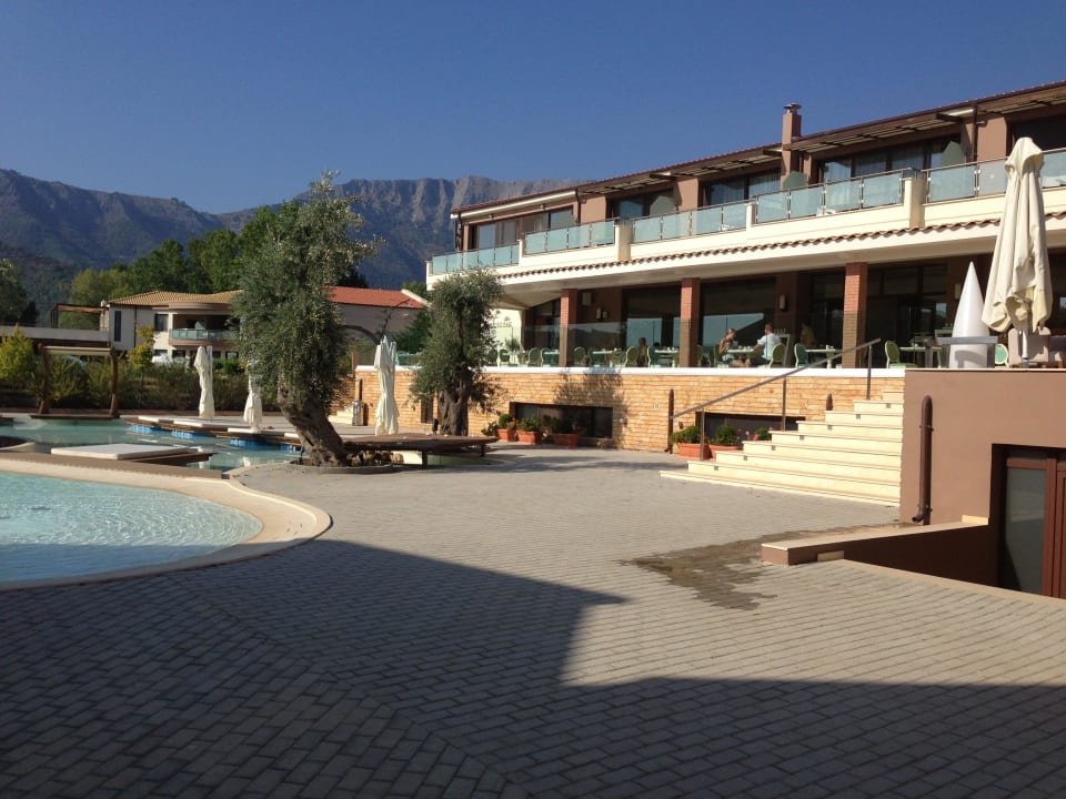 Innenhof mit Blick zum Restaurant Alexandra Golden Boutique - Adults only