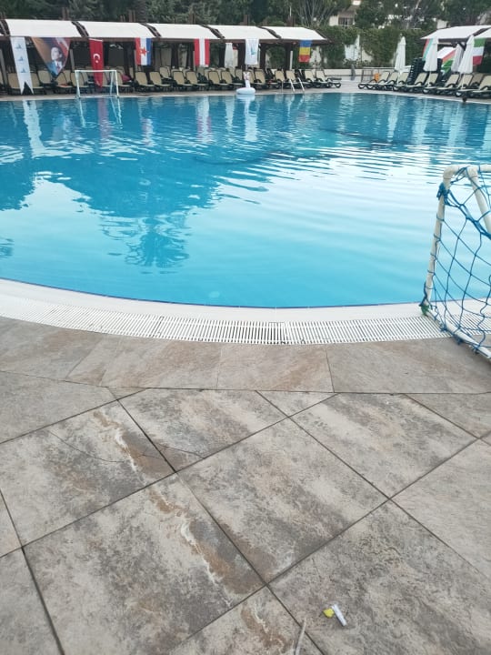 Pool Side Breeze Hotel