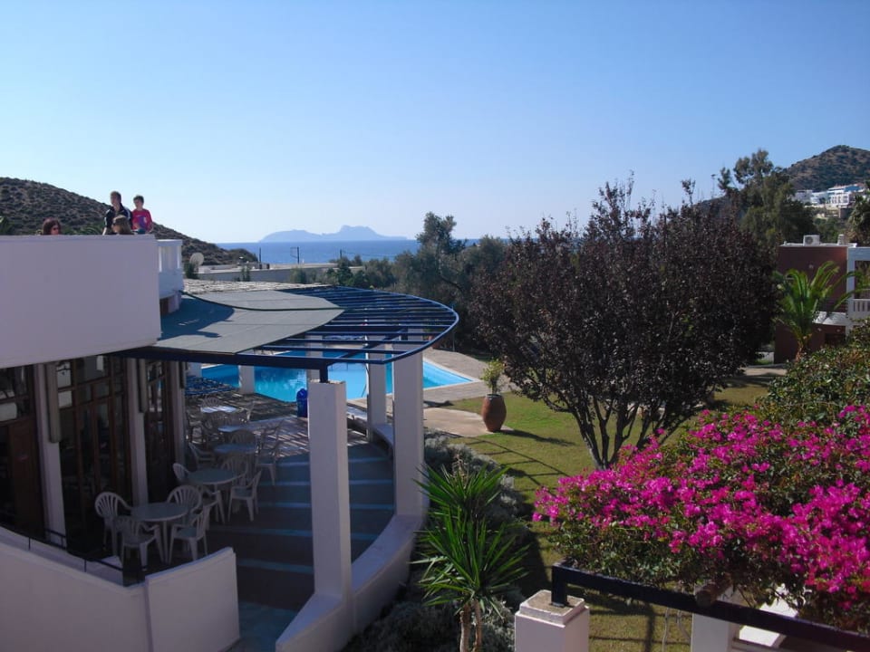Teil der Gartenanlage mit Pool Porto Agia Galini