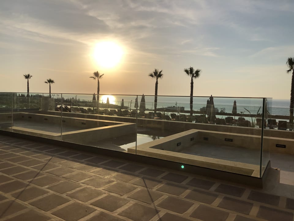 Ausblick The Royal Senses Resort, Curio Collection by Hilton