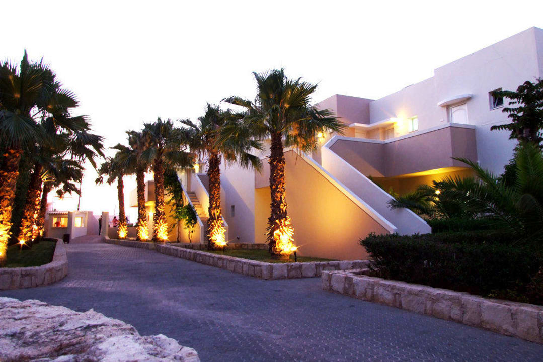 Budynki przeznaczone dla gości Grand Hotel Holiday Resort