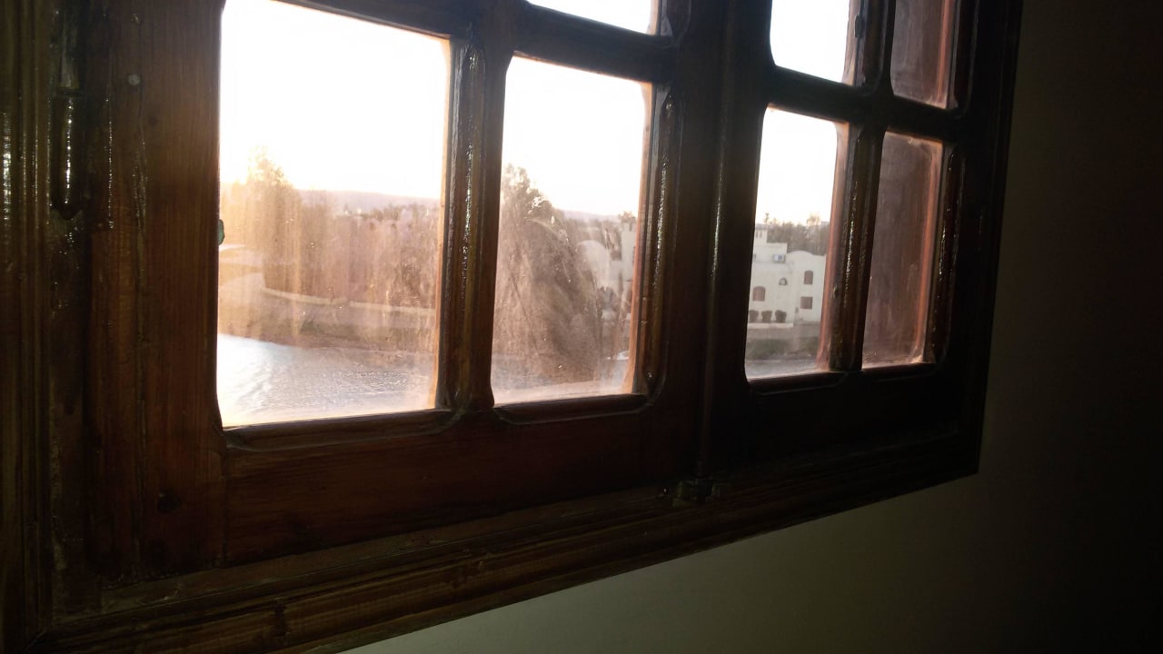 Fenster so dreckig, man sieht nichts! Panorama Bungalows Resort El Gouna