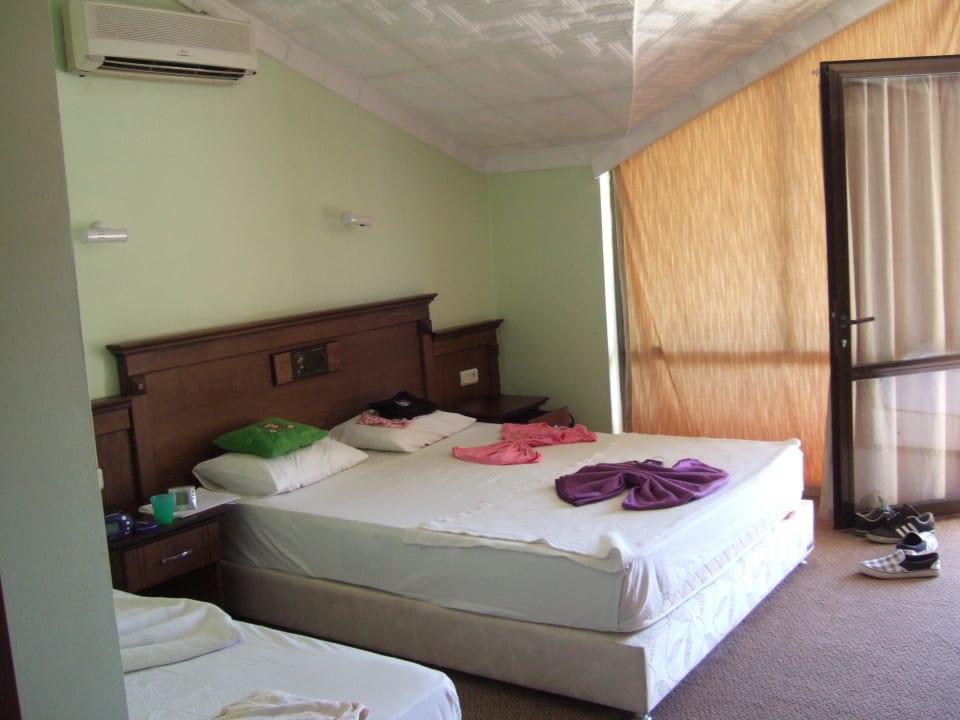 Familienzimmer - 1 Doppelbett und 2 einzelne Bette Hotel Gölmar Beach