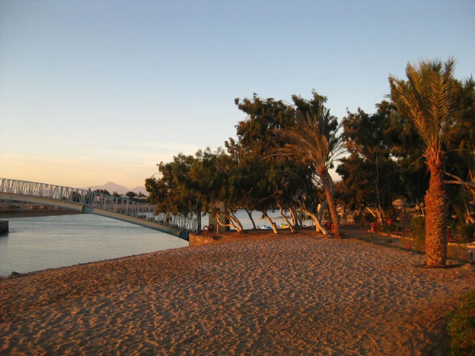 6:00 Uhr morgens - Brücke mit Wachhäuschen Sheraton Miramar Resort El Gouna