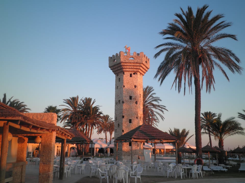 Links die Poolbar Monarque Club Rivage