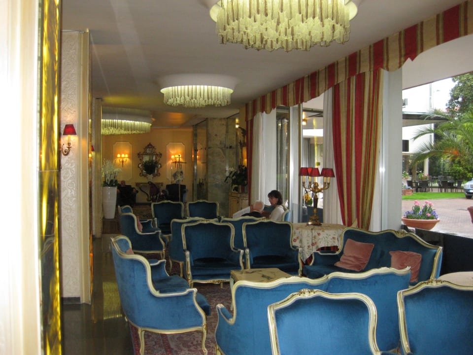 Sitzgruppe in der Lobby Hotel Terme Mioni Pezzato