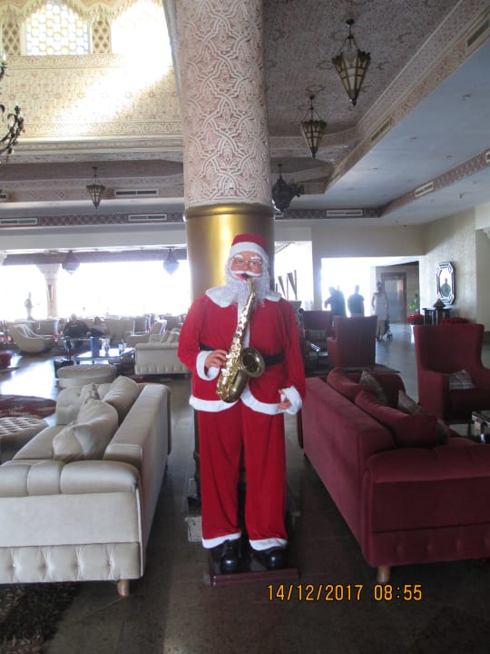 Weihnachtsmann in der Lobby Pickalbatros Dana Beach Resort - Hurghada