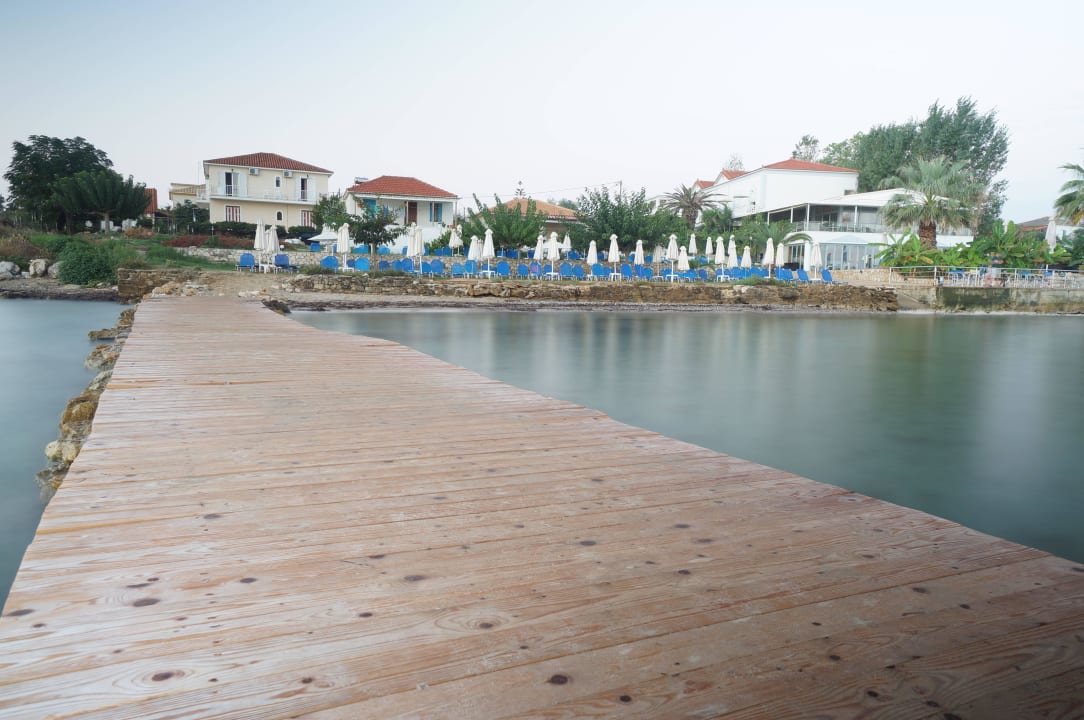 Gesamter Strand mit Holtel Hotel Belussi Beach