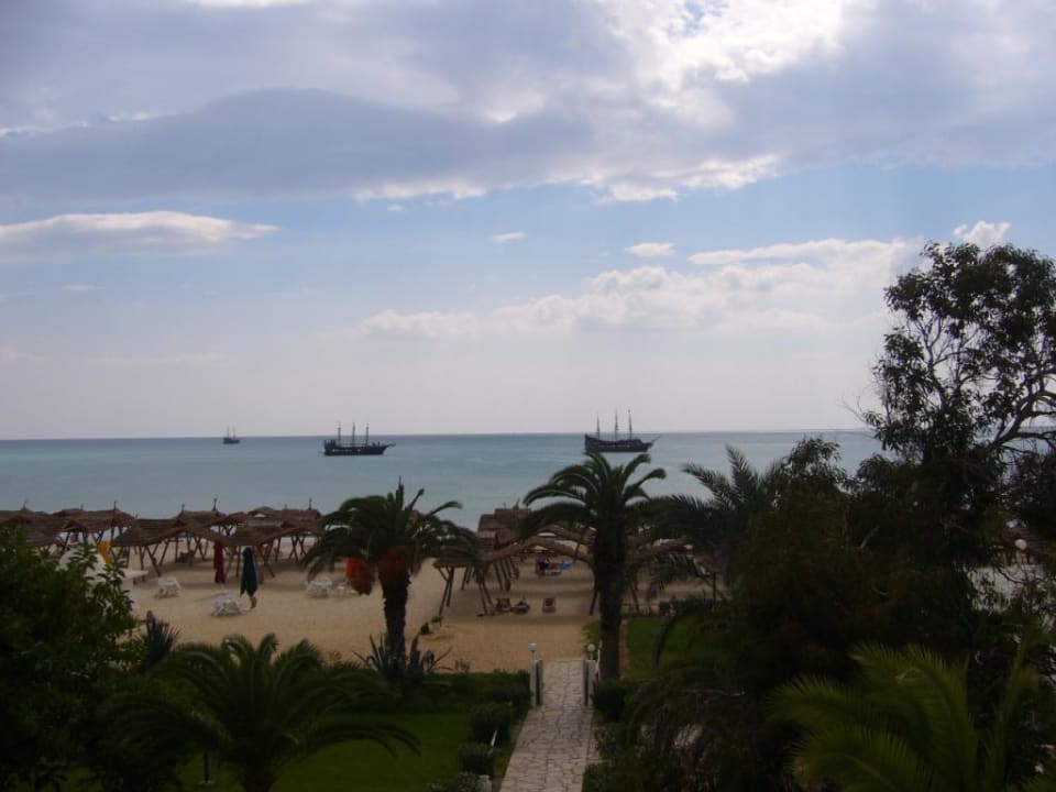 Piratenschiffe The Orangers Beach Resort and Bungalows