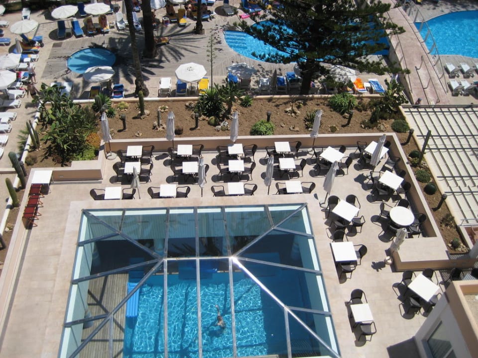 Poolanlage & Essensbereich außen CM Playa del Moro