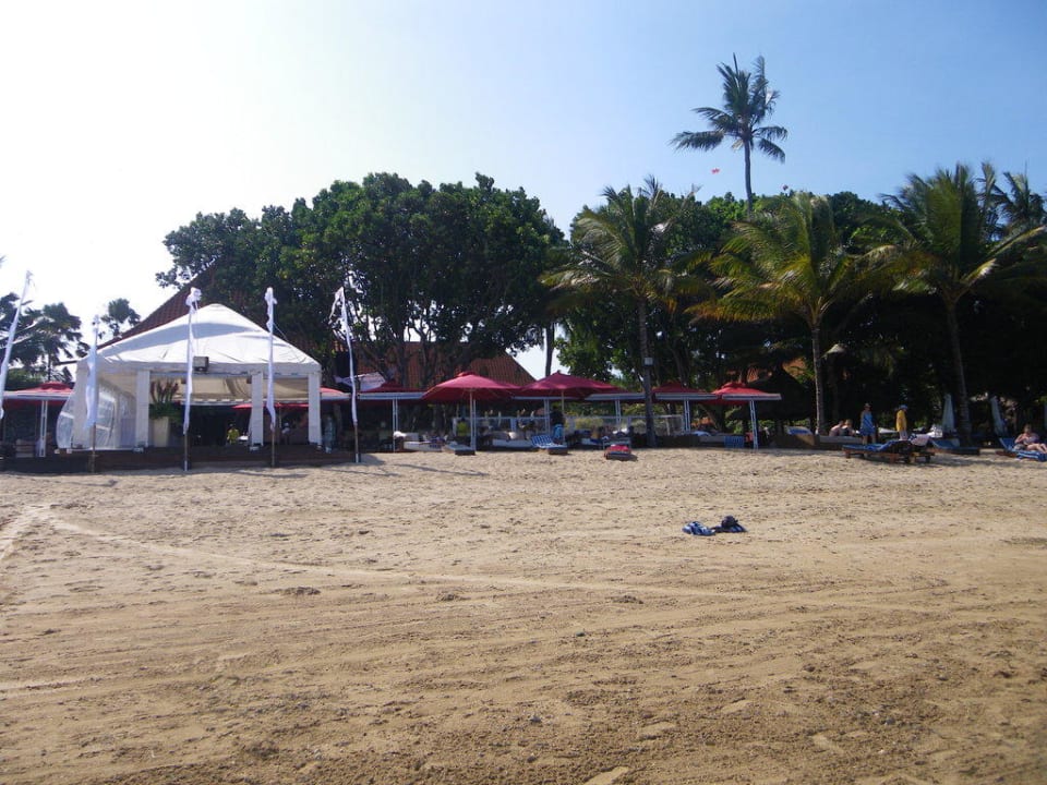 Restaurantbereich am Strand Puri Santrian