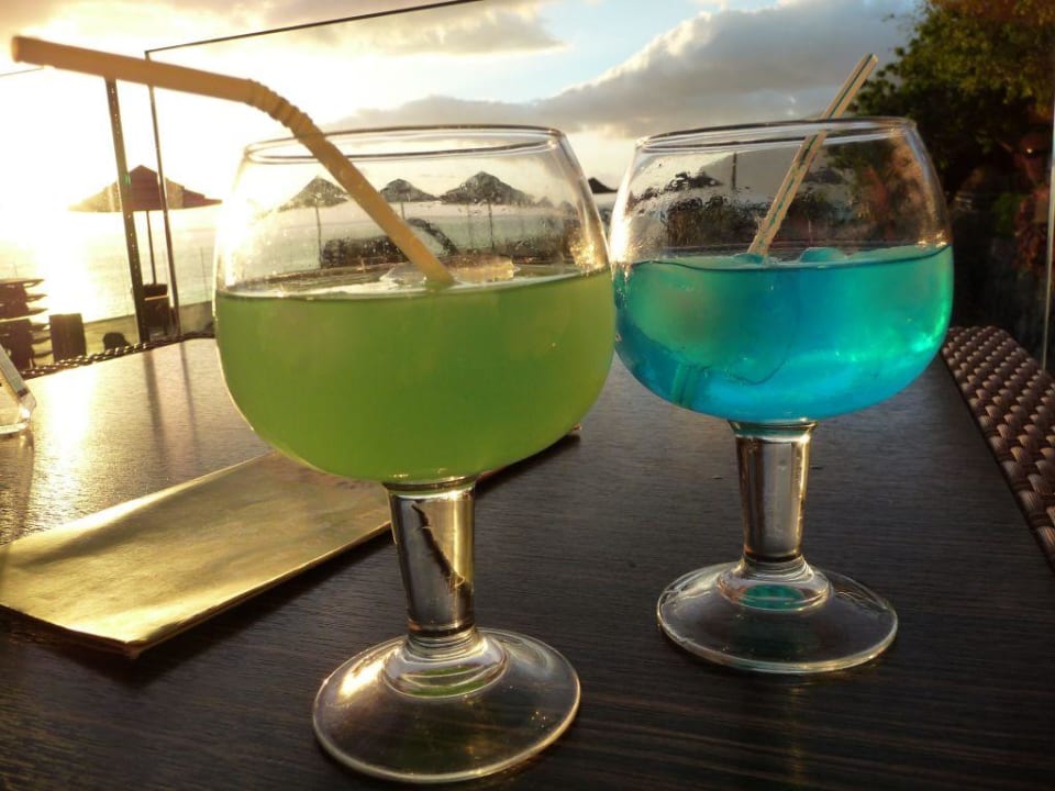 Cocktails an der Pool-Bar Barceló Santiago - Adults Only