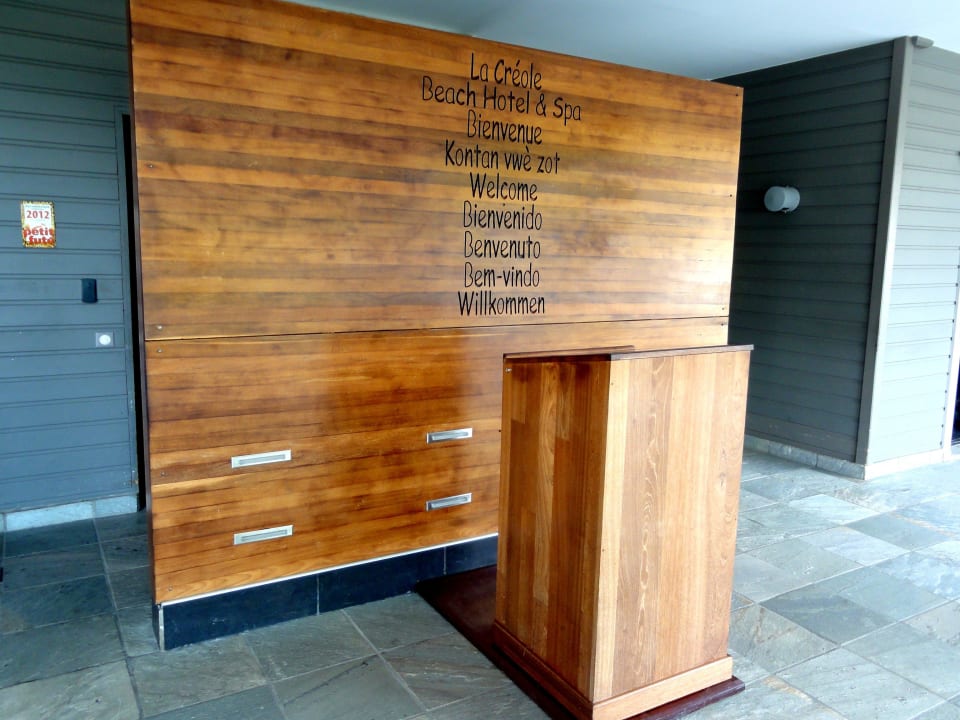 Gepäckannahme am Eingang La Creole Beach Hotel & Spa