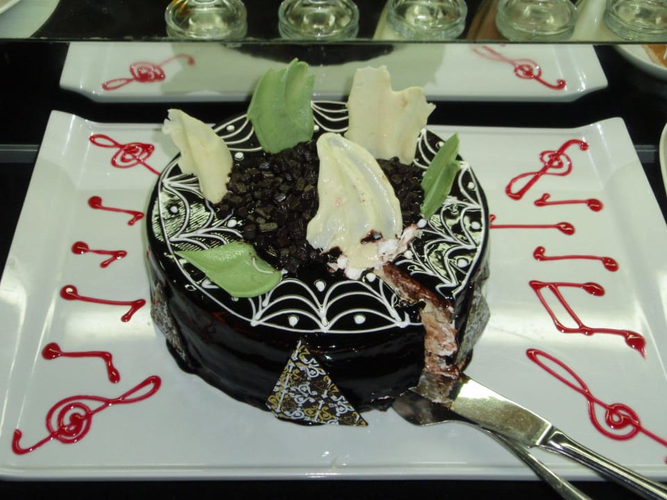 Eine Torte vom Nachspeisenbüffet Can Garden Resort
