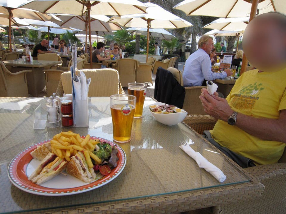 Beach bar Hilton Dubai Jumeirah