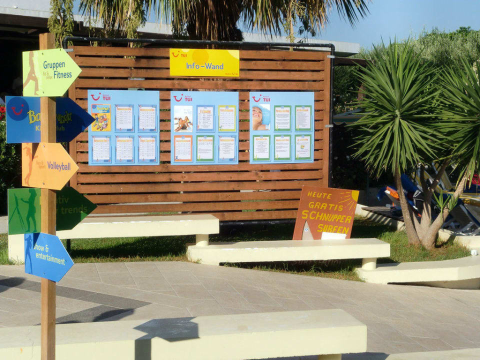 Infotafel der Aktivitäten TUI KIDS CLUB Alex Beach