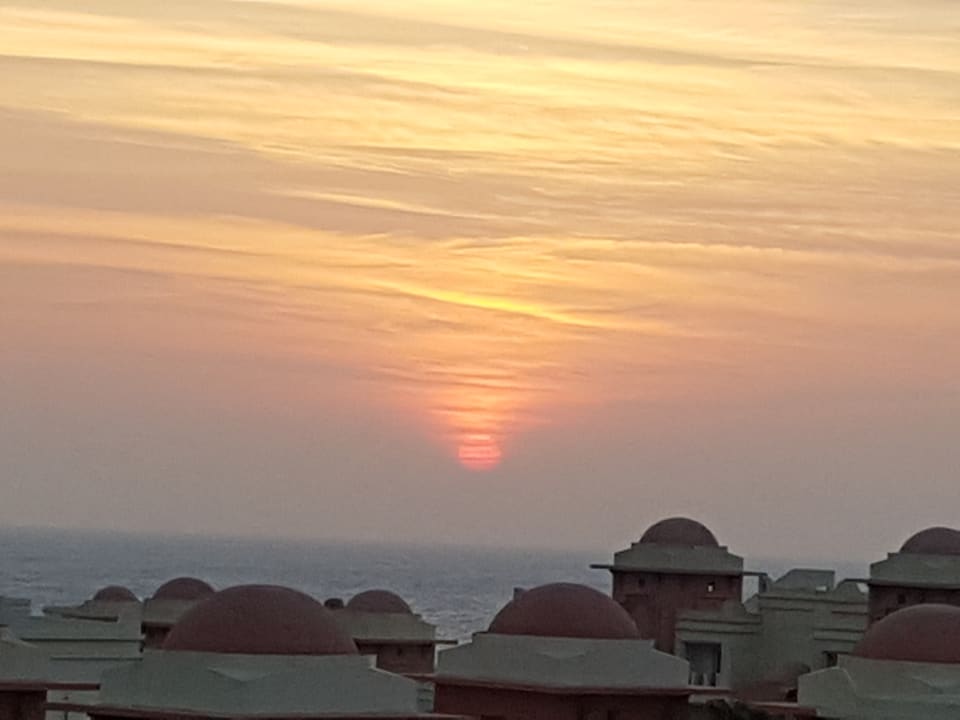 Sonnenaufgang/ Blick vom Zi. 3039 Serenity Alpha Beach