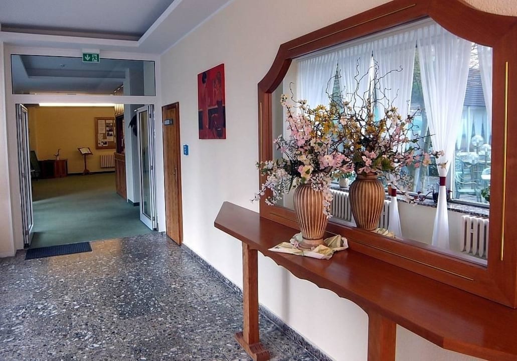 Blick vom Restaurant Richtung Lobby Ferienhotel Markersbach