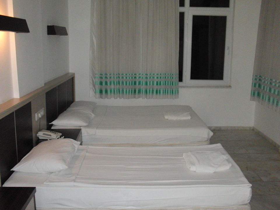 Wir nannten es Wohnzimmer Semt Luna Beach Hotel