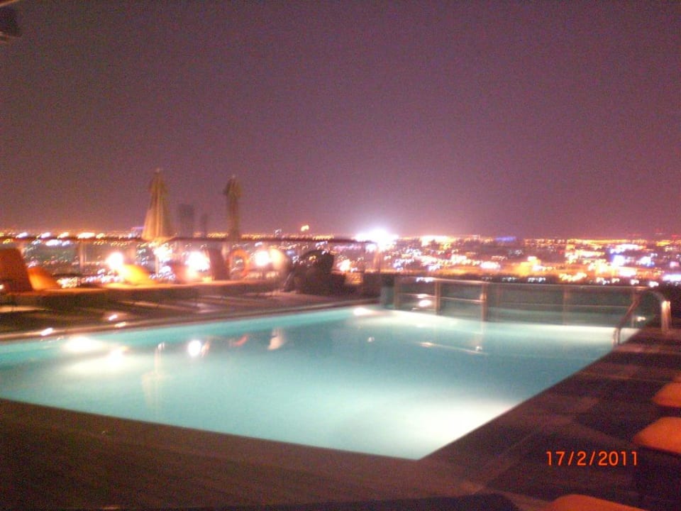 Pool in der Nacht Golden Sands Hotel Creek