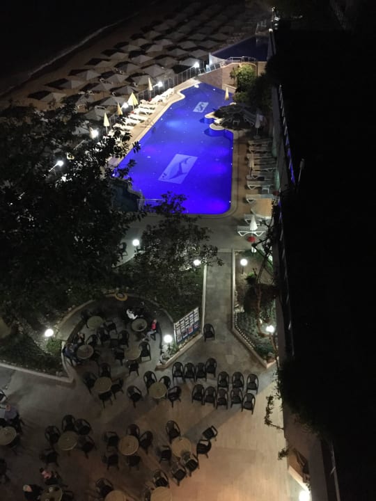 Bei Nacht! Aska Hotel Just in Beach