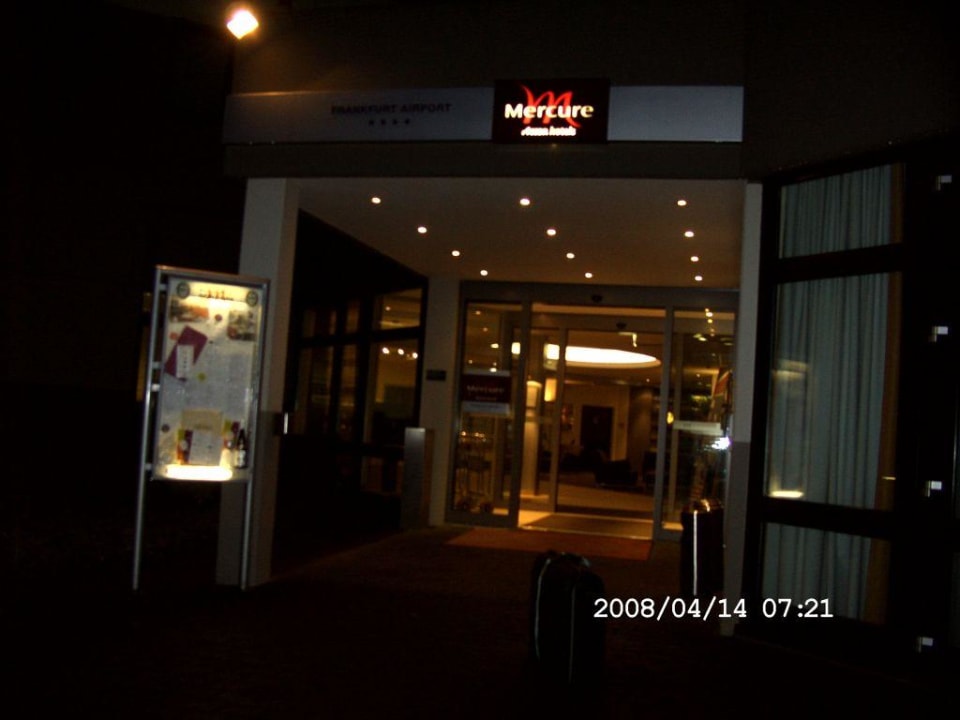 Eingang Vienna House Easy by Wyndham Frankfurt Airport