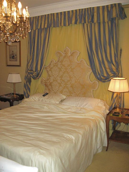 Blick ins Zimmer Hotel D'Inghilterra