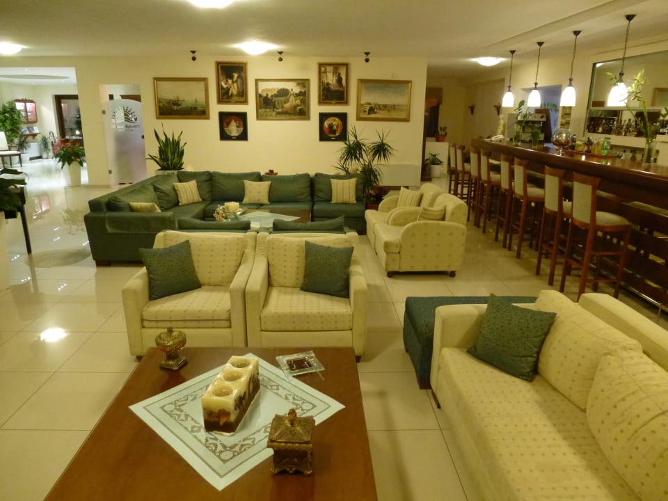 Aufenthaltsbereich und Bar Naxos Resort Beach Hotel