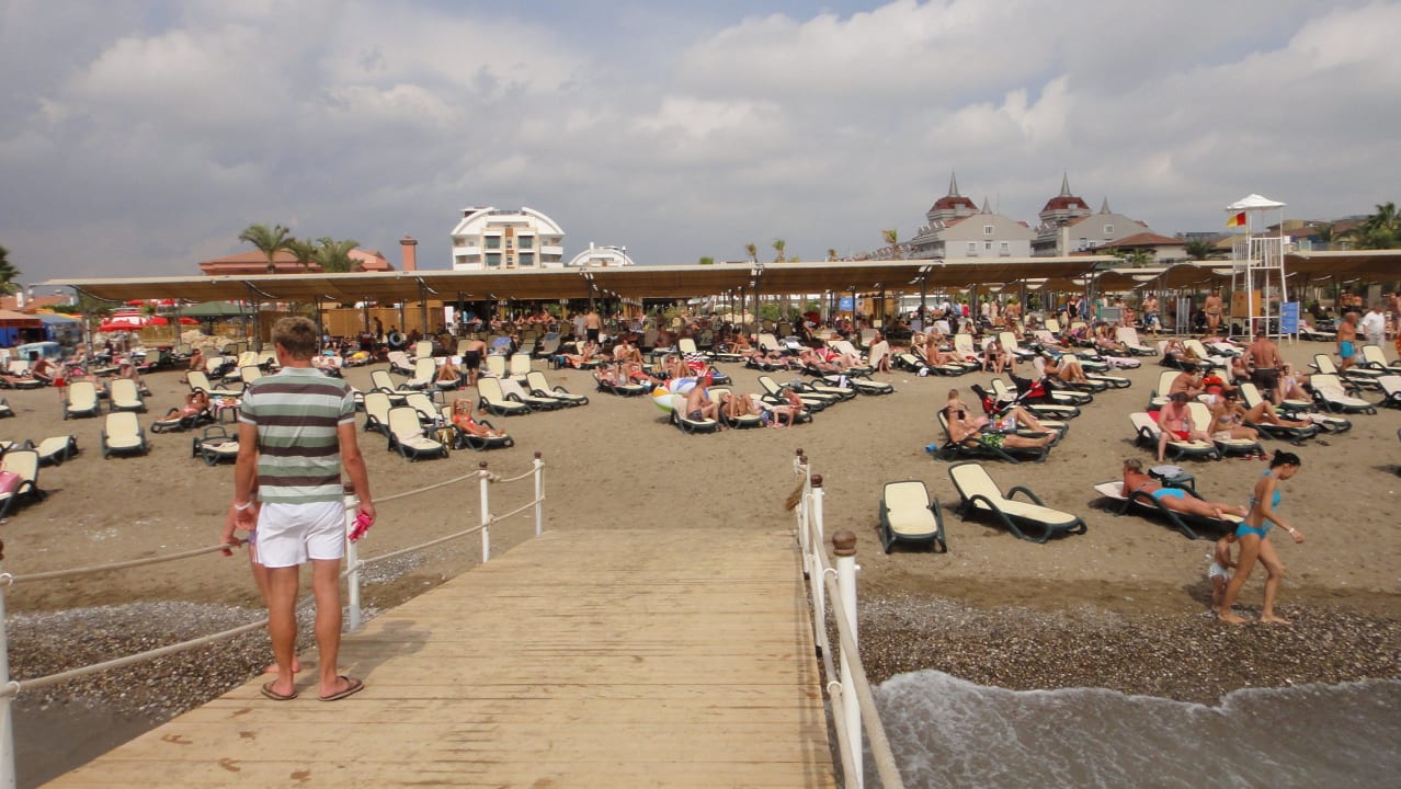 Überfüllter Strand Crystal Waterworld