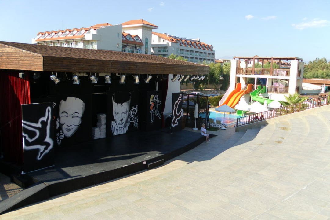 Amphitheater für Abendshows Sunis Evren Beach Resort Hotel & Spa