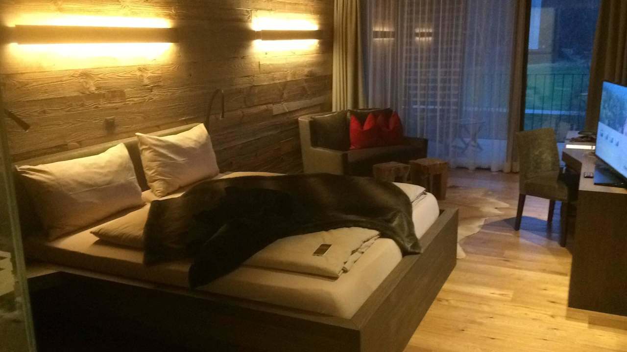 Gute Mischung aus rustikal und modern. Riverside Hotel