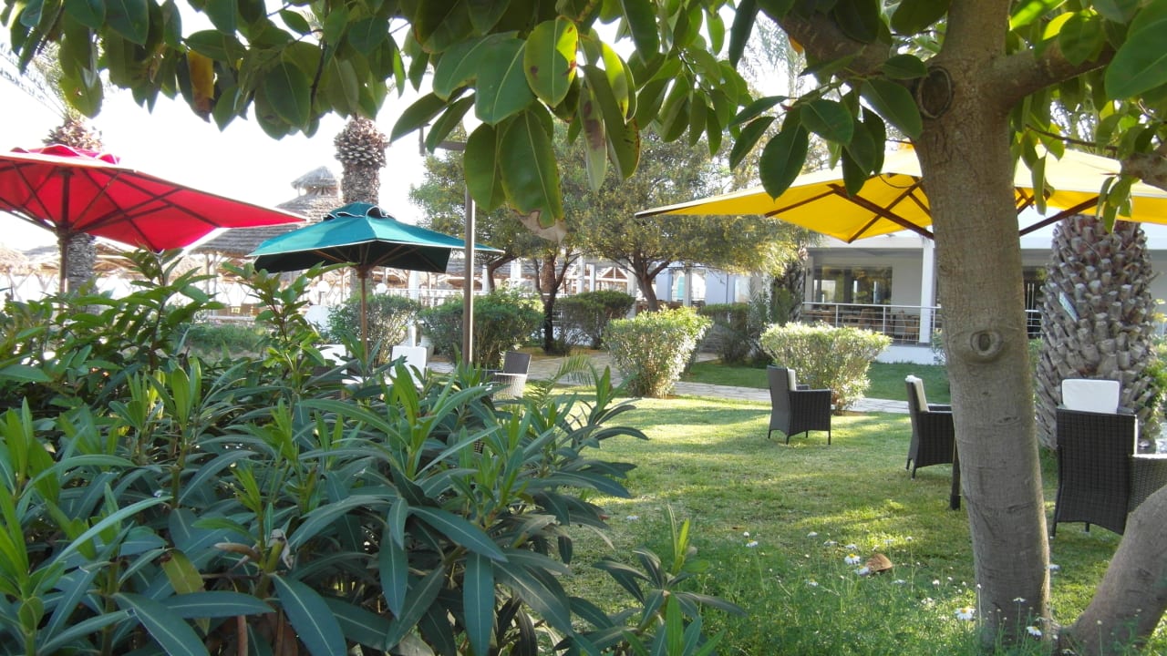 Zwischen Strand und Hotel The Orangers Beach Resort and Bungalows