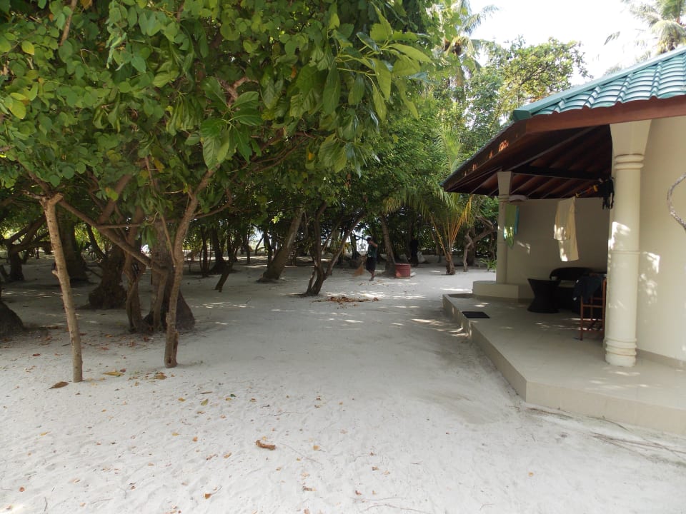 Vor unserem Bungalow  Embudu Village