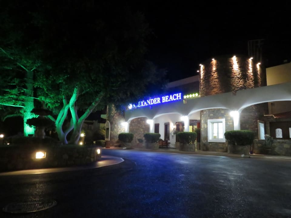 Außenansicht Alexander Beach Hotel & Village Resort